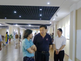 和林容生先生在寿光作品展